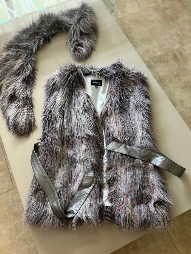 Chaleco peludo Van-Dos con cinturón