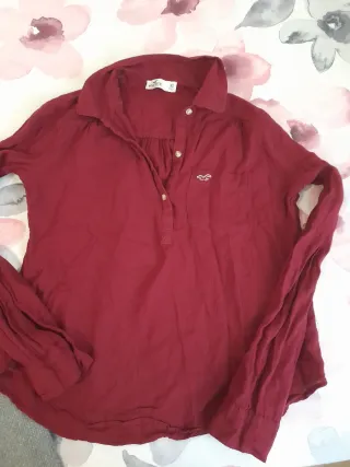 Camisa Hollister Roja Talla XS color granate