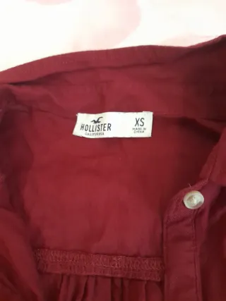 Camisa Hollister Roja Talla XS color granate