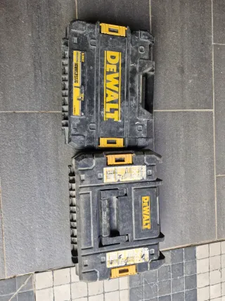 Cajas vacías de atornilladora y taladro.