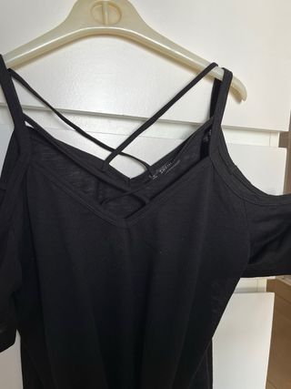 Blusa negra Shein con tiras cruzadas