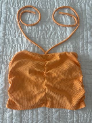 Conjunto naranja falda y top drapeados