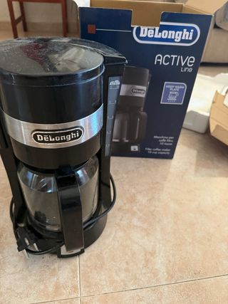 Cafetera DeLonghi Active Line Negra
