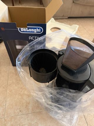 Cafetera DeLonghi Active Line Negra