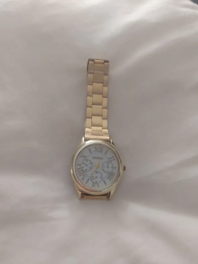 Reloj Geneva Dorado y Blanco