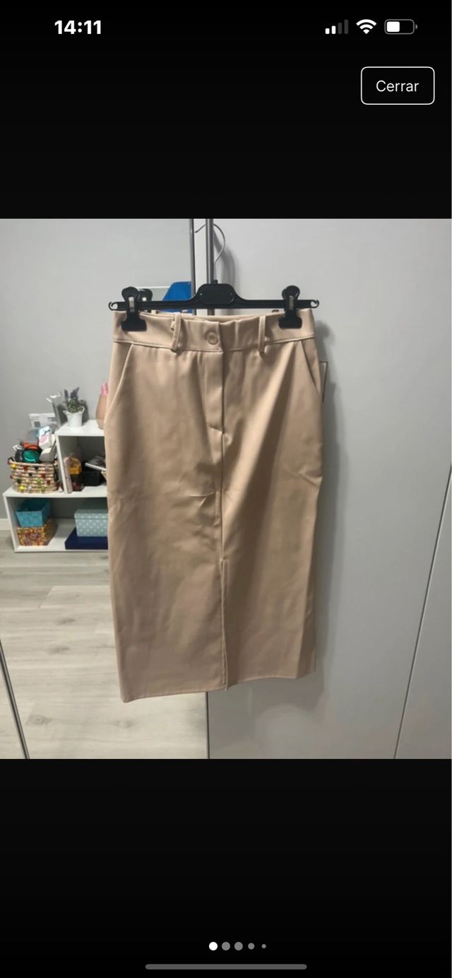 Falda midi polipiel crema con abertura
