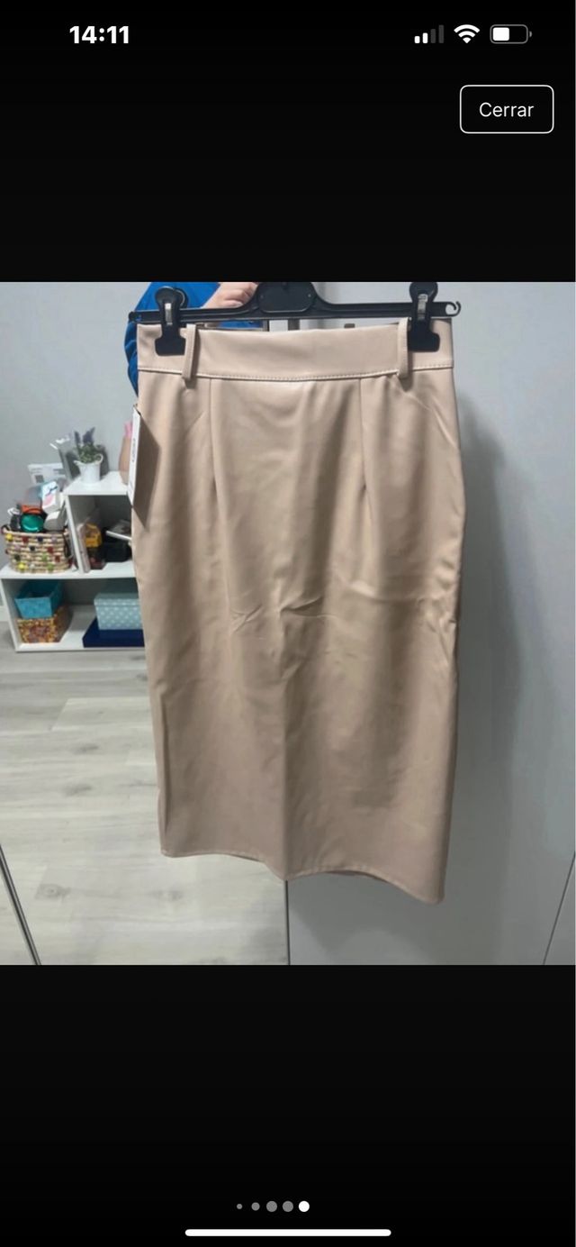 Falda midi polipiel crema con abertura