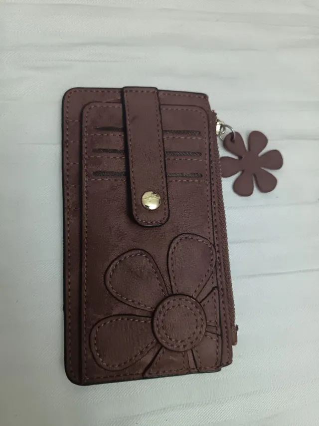 Monedero tarjetero marrón con flor