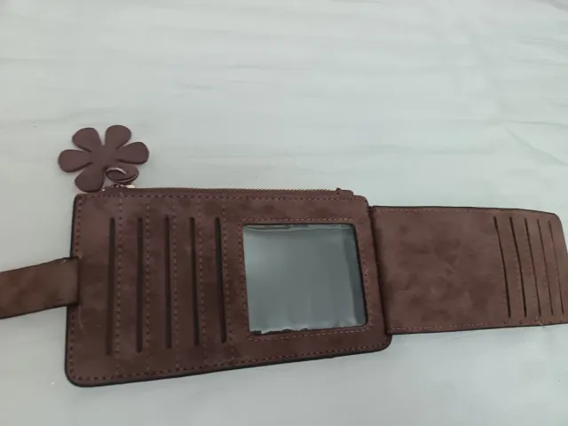 Monedero tarjetero marrón con flor