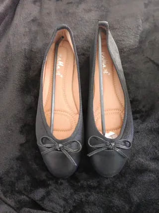 Bailarinas negras con lazo - Talla 39. En su caja