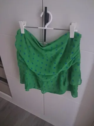 Falda corta verde lunares azules