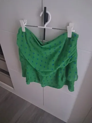 Falda corta verde lunares azules