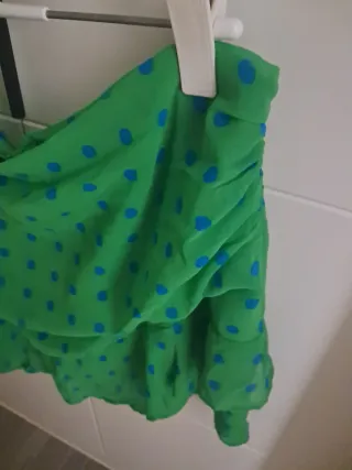 Falda corta verde lunares azules