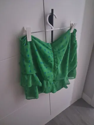 Falda corta verde lunares azules