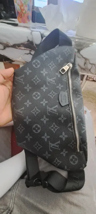 Riñonera Louis Vuitton Negra y Gris