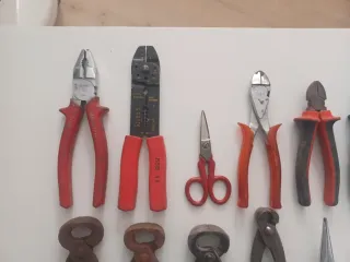 Lote de alicates y herramientas
