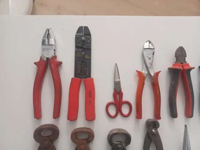 Lote de alicates y herramientas