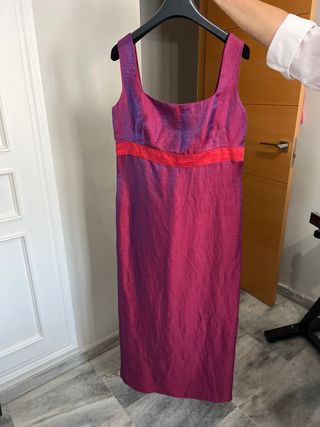 Vestido de fiesta rosa fucsia con reflejos morados