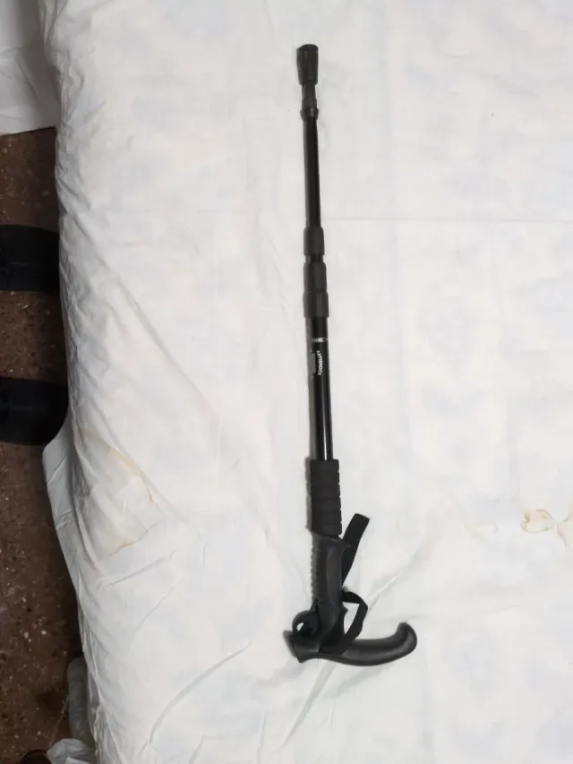 Bastón negro ajustable