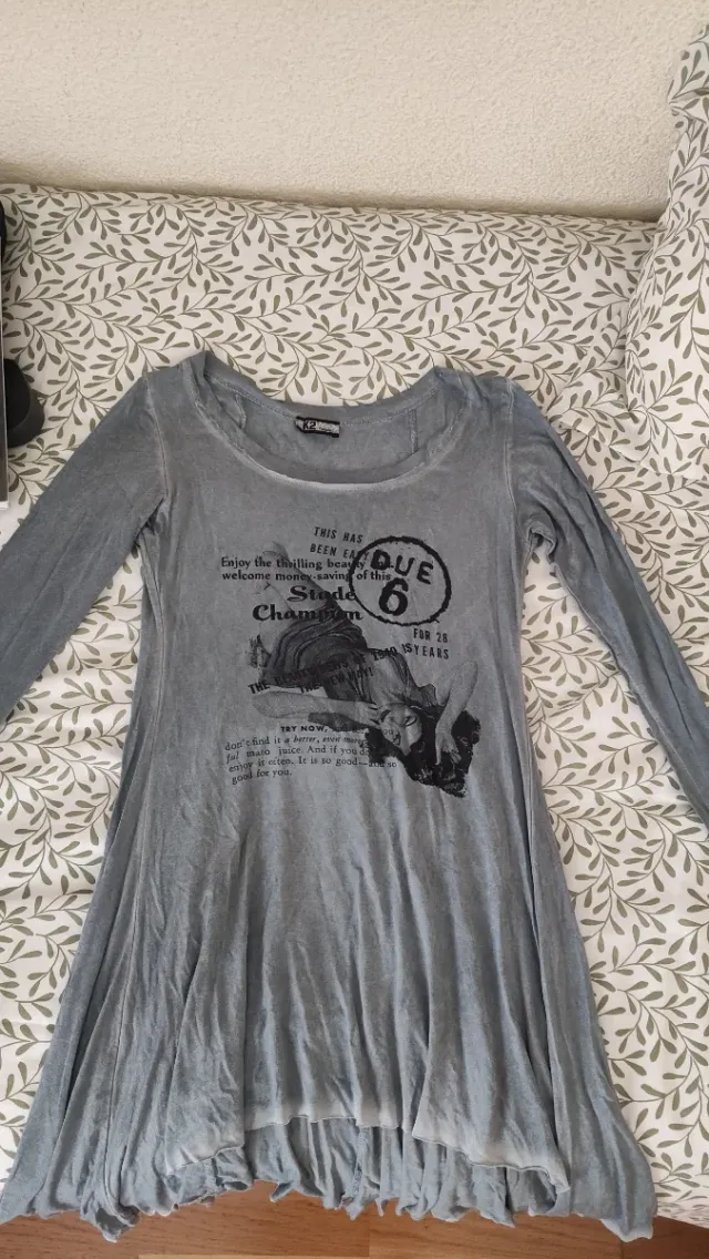 Vestido azul grisáceo con estampado