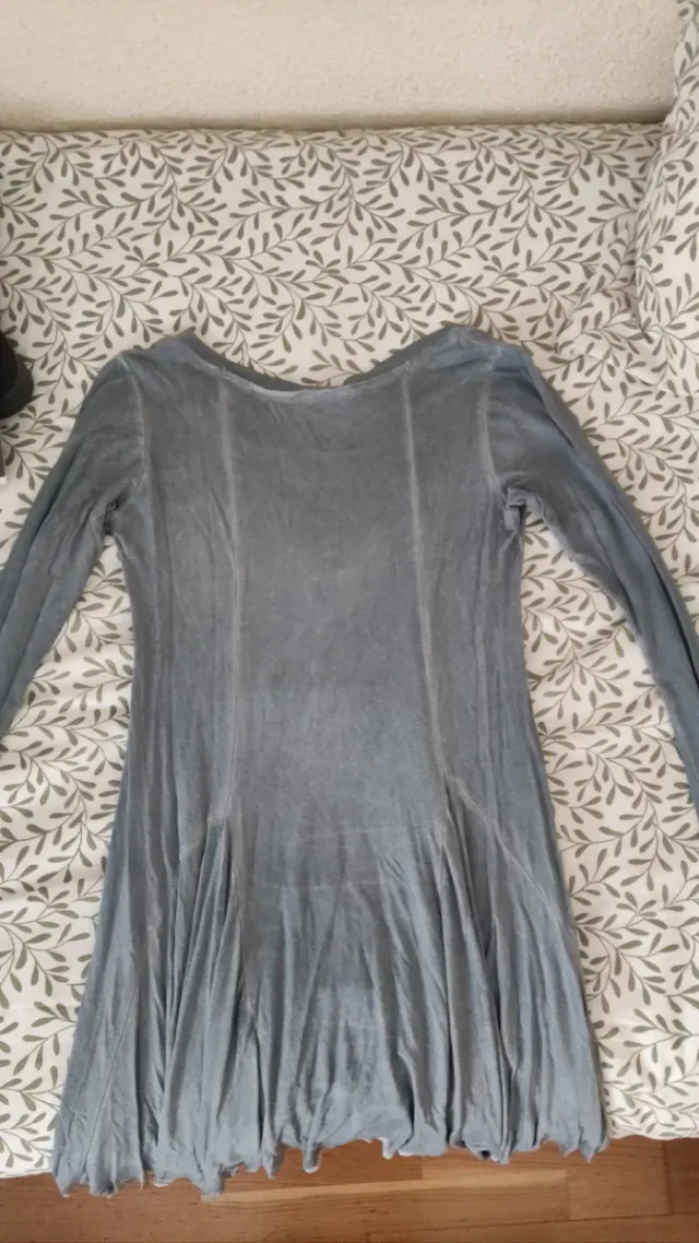 Vestido azul grisáceo con estampado