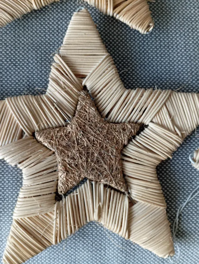 Adornos Navideños Estrella alambre paja y Yute
