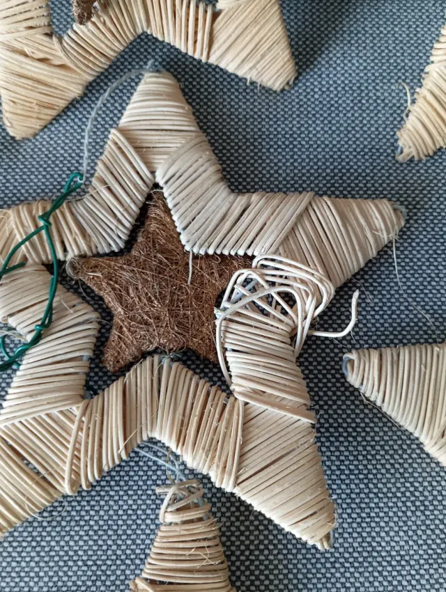 Adornos Navideños Estrella alambre paja y Yute