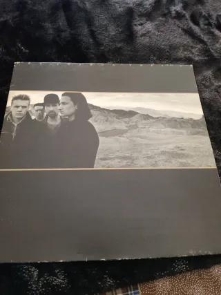 Libro U2 + Vinilo U2 The Joshua Tree