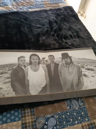 Libro U2 + Vinilo U2 The Joshua Tree