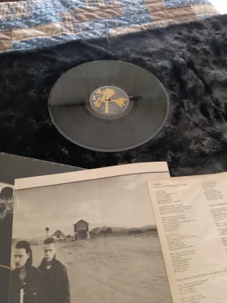 Libro U2 + Vinilo U2 The Joshua Tree