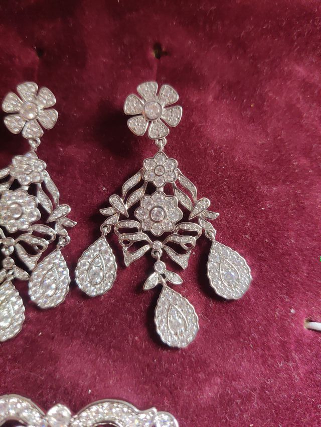 Conjunto de mantilla y pendientes