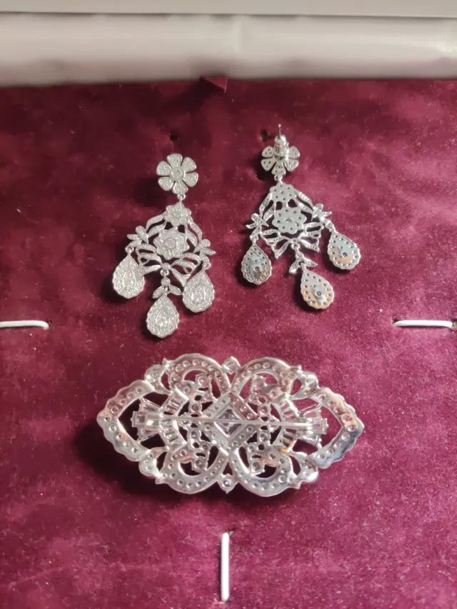 Conjunto de mantilla y pendientes