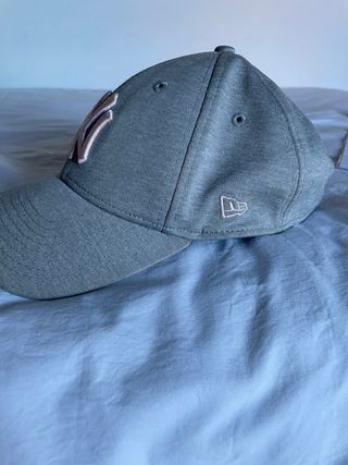 Gorra New York Yankees Gris Rosa