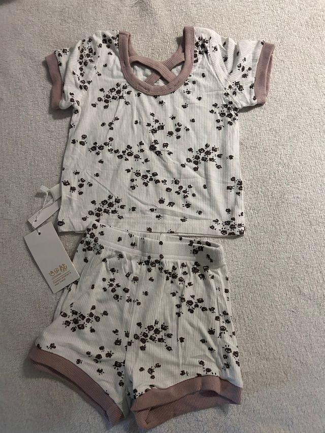 Conjunto bebé floral blanco y rosa