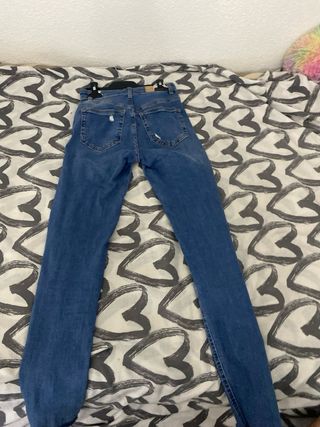 Pantalones vaqueros desgastados azules