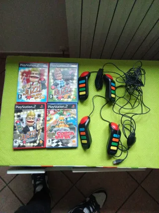 Lotto Buzz PS2 4 controller + 3 giochi