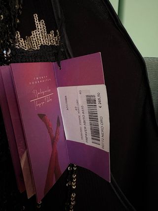 Abito con frange e paillettes nero oro