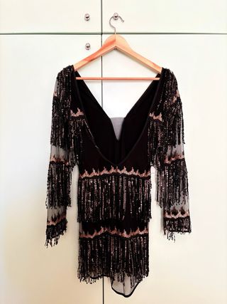 Abito con frange e paillettes nero oro