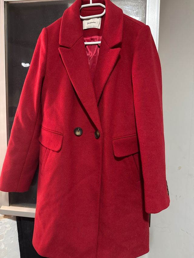 Abrigo Stradivarius Rojo
