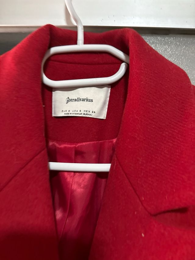 Abrigo Stradivarius Rojo