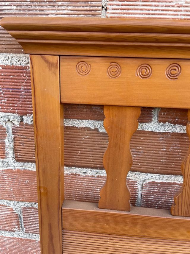 Cabecero de madera estilo clásico