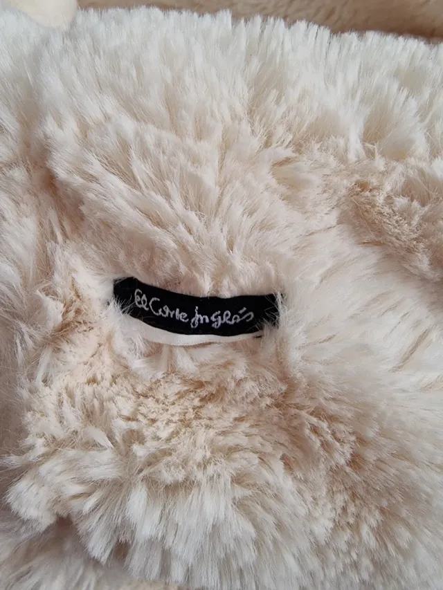 Cuello de piel sintética blanco