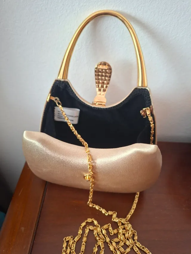 Bolso de fiesta dorado con pedrería