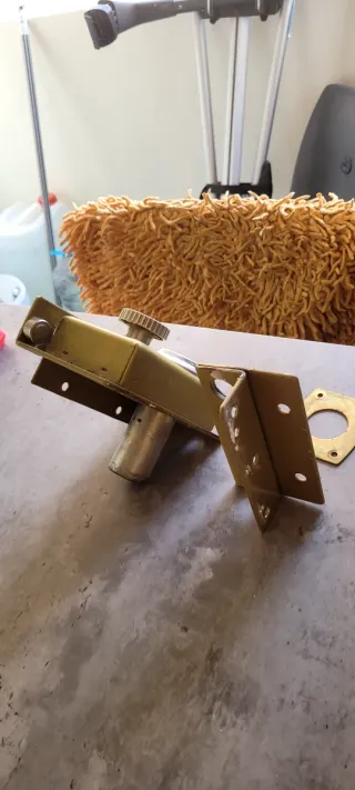 Cerradura de seguridad dorada