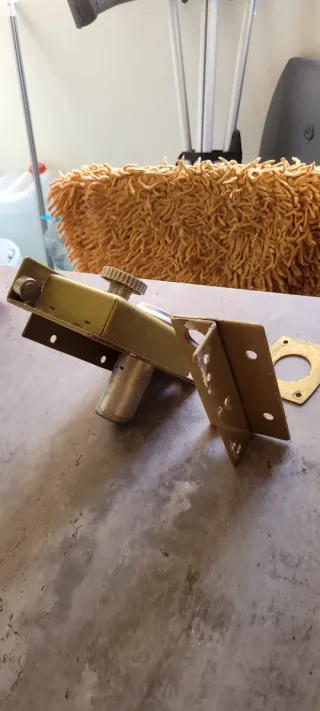 Cerradura de seguridad dorada