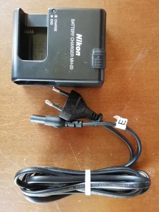 Caricabatterie Nikon MH-25 originale