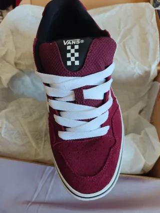 Zapatillas Vans granates sin estrenar T40.5