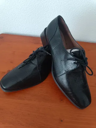 Zapatos Wonders piel cordones negros