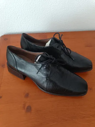 Zapatos Wonders piel cordones negros