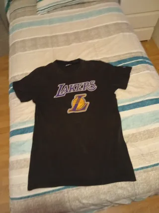 Camiseta Lakers Negra y Morada